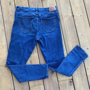 Levi’s women’s medium wash skinny stretch jeans